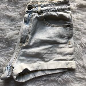 ⚡️icy white high rise shorts⚡️